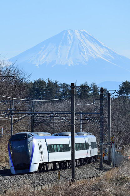 富士山とE353系特急あずさ号