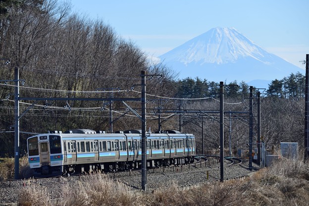 富士山と211系普通電車