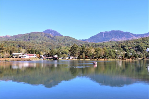 Photos: 蓼科湖に映し出す蓼科山と北横岳