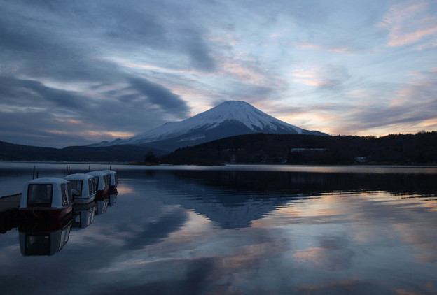 Photos: 山中湖に日が沈み。