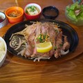 須賀川市の下町潤虎食堂ツムラ屋さんにて豚ロース鉄板焼定食をいただく 美味しゅうございました