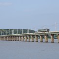 Photos: 長い長い北浦橋梁を渡る2両編成