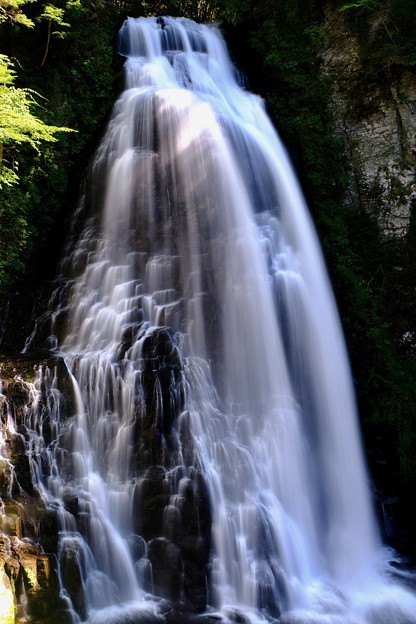 轟音響く滝へ-長野県松本市：乗鞍高原・番所大滝