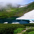 Photos: 雪渓を抱いた池-長野県松本市：乗鞍岳