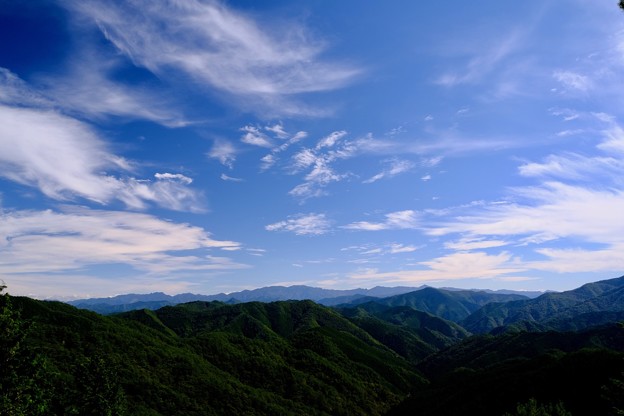 秋空と白い雲-奈良県野迫川村