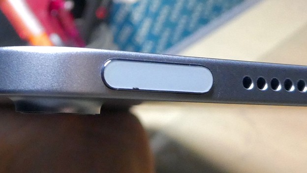 iPad Air（第4世代） - 12：Touch ID付き電源ボタン