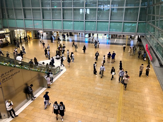割りと閑散としてた名古屋駅コンコース金の時計広場（2021年5月22日）
