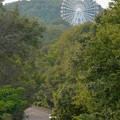 Photos: 陸橋から見た尾張パークウェイ（愛知県道461号犬山自然公園線） - 4：モンキーパークの観覧車