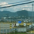 Photos: 名鉄小牧線の車内から撮影した継鹿尾山 - 2