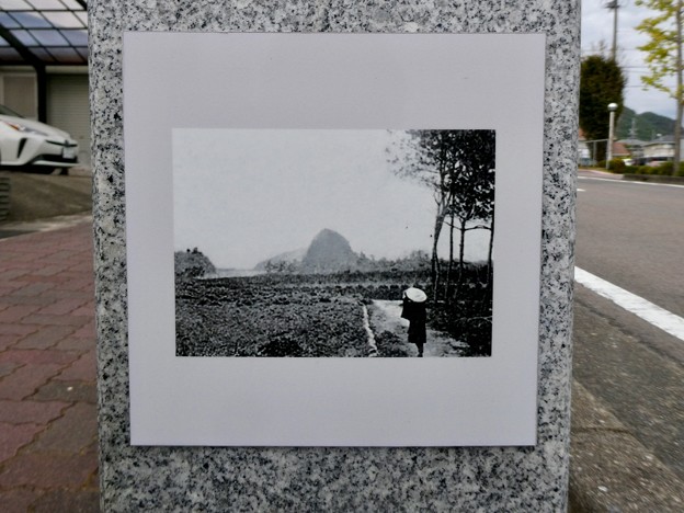 中山道鵜沼宿への道標 - 2：古い写真（鵜沼城跡の岩山？）