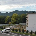 Photos: 日本ラインうぬまの森：駐車場近くから見た山脈（左から愛宕山・双子山・八木山） - 1