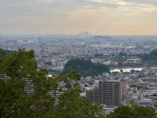 Photos: 日本ラインうぬまの森：眺望の丘から見た景色 - 4（鵜沼城跡と名駅ビル群）