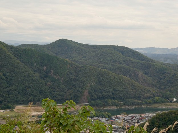 日本ラインうぬまの森：展望塔広場から見た景色 - 2（継鹿尾山）