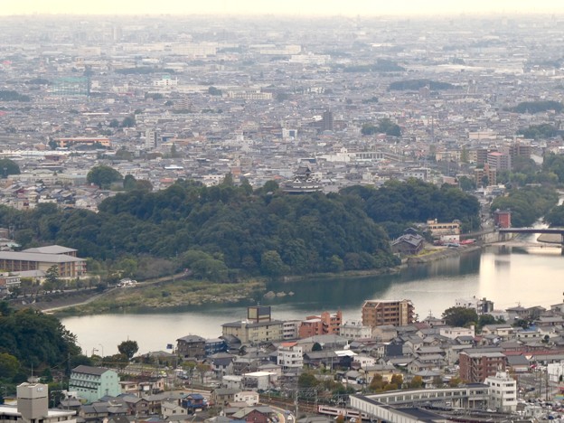 日本ラインうぬまの森：展望塔広場から見た景色 - 16（犬山城）