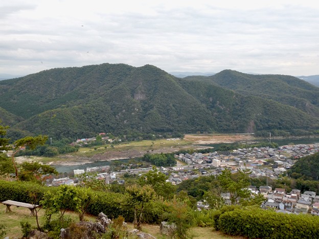 日本ラインうぬまの森：展望塔広場から見た景色 - 25（犬山北部の山々）