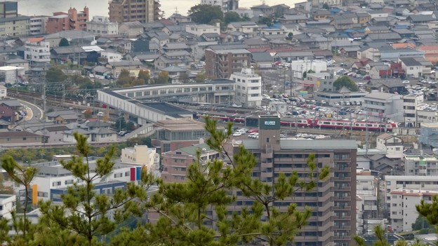 日本ラインうぬまの森：展望塔広場から見た景色 - 45（鵜沼駅と新鵜沼駅）