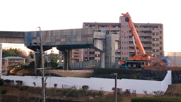 解体工事中の旧・桃花台線桃花台東駅近くの高架（2022年1月14日）- 2