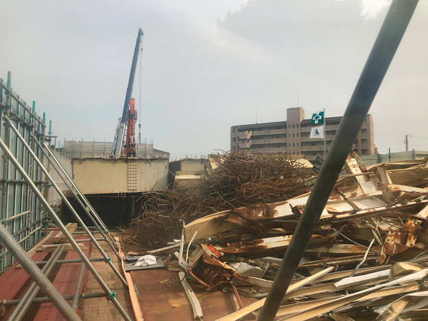 解体工事中の旧・桃花台線桃花台東駅近くの高架（2022年4月23日） - 7