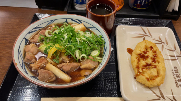 丸亀製麺鴨ネギうどんとレンコンの天ぷら