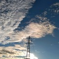 Photos: 鉄線と雲空