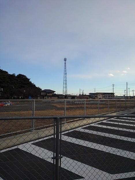 公園の駐車場から見えた鉄塔（12月19日）