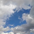 Photos: 雲の隙間の青空（12月25日）