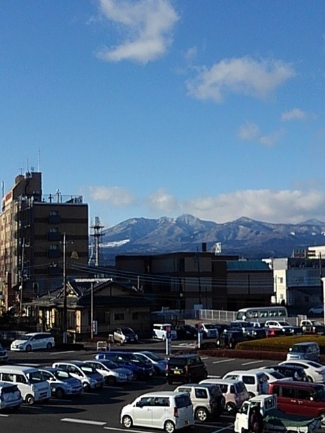 ベイシア矢板店の屋上駐車場から見えた高原山の姿（1月5日）