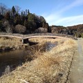 川崎城跡公園の橋と川沿いの道（1月19日）