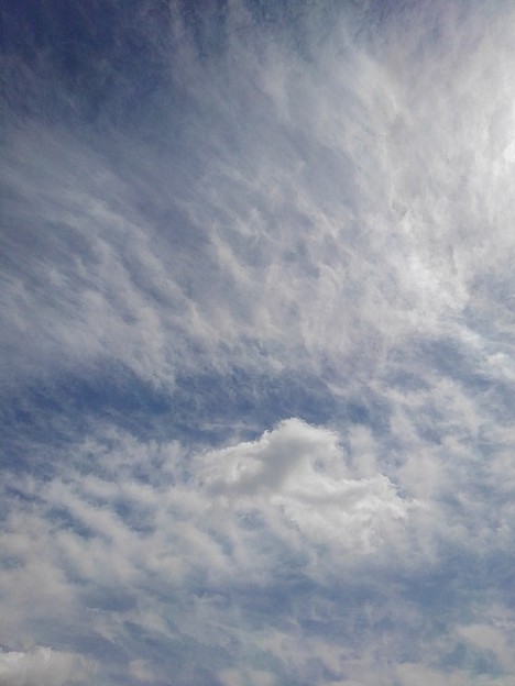 雲が特徴的な空（4月1日）