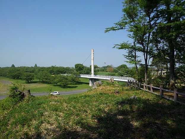 ゆうゆうパークの丘の上から見えた陸橋（5月4日）