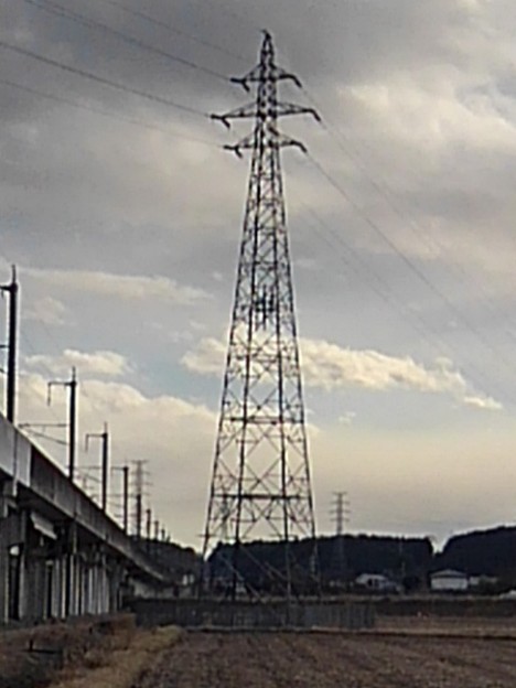 鉄塔と新幹線ガード（12月19日）