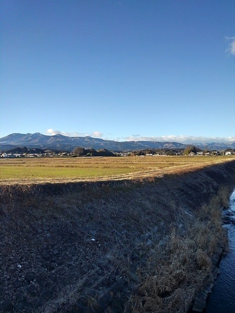 高原山と小川（12月27日）