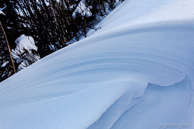 Photos: トレースの雪庇