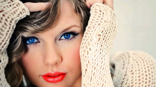 Beautiful Blue Eyes of Taylor Swift(11171)
