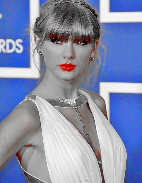 Beautiful Blue Eyes of Taylor Swift(11279)