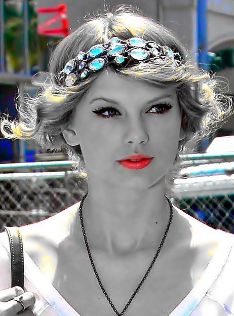 Beautiful Blue Eyes of Taylor Swift(11305)