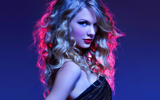 Beautiful Blue Eyes of Taylor Swift(11328)