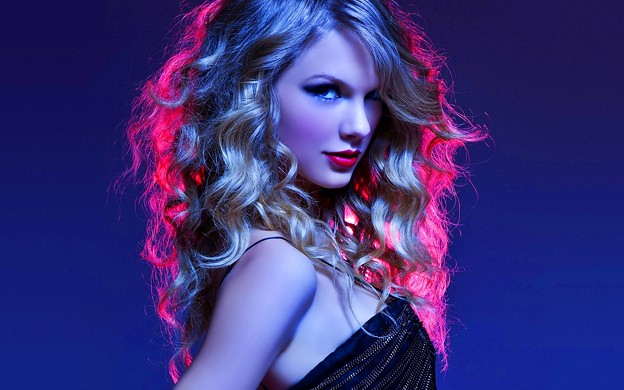 Beautiful Blue Eyes of Taylor Swift(11329)