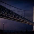 Photos: 不気味な空と明石海峡大橋