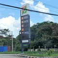 Photos: 値上がりひどいヤンゴンのガソリン価格
