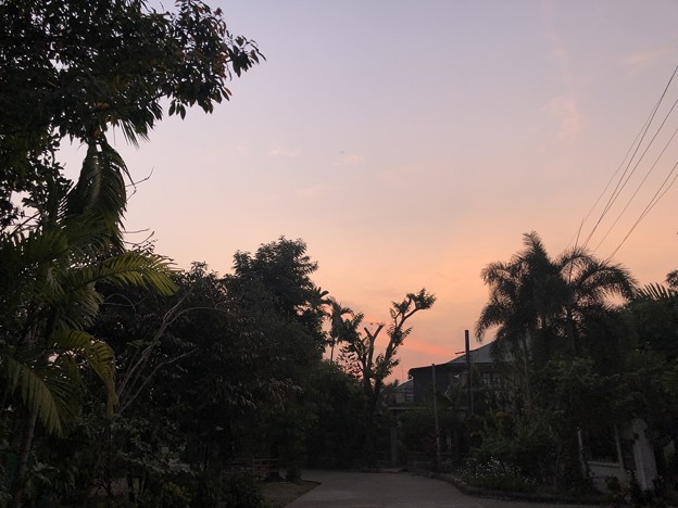 ヤンゴン３月11日の朝の空