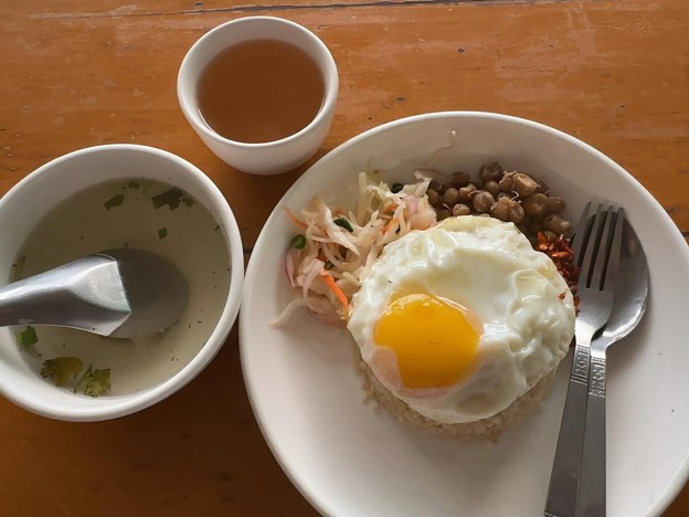 ヤンゴン　日曜日の食事　3月12日 (1)