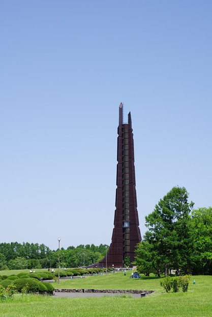 初夏の記念塔
