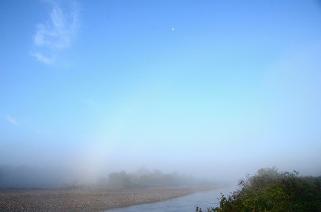 霧と月～霧深き日に白い虹は端だけ？