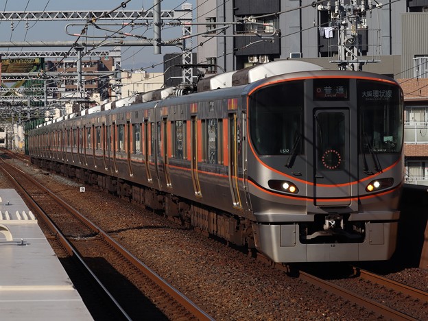 大阪環状線323系　LS12編成