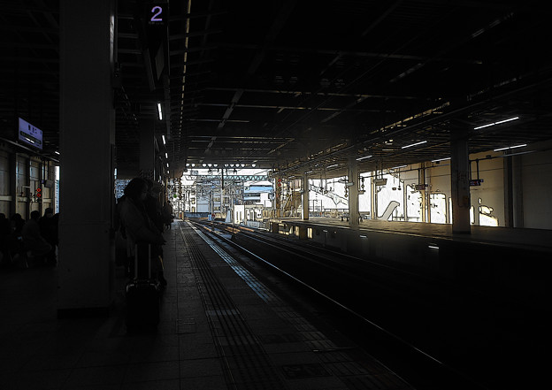 朝の新幹線ホーム