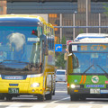 路線バスと観光バス…大門駅前