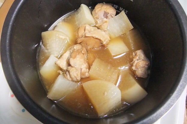 Photos: 電気圧力鍋で煮た大根と鶏肉煮