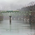 Photos: 冬ざれや傘に雹打つ第二橋