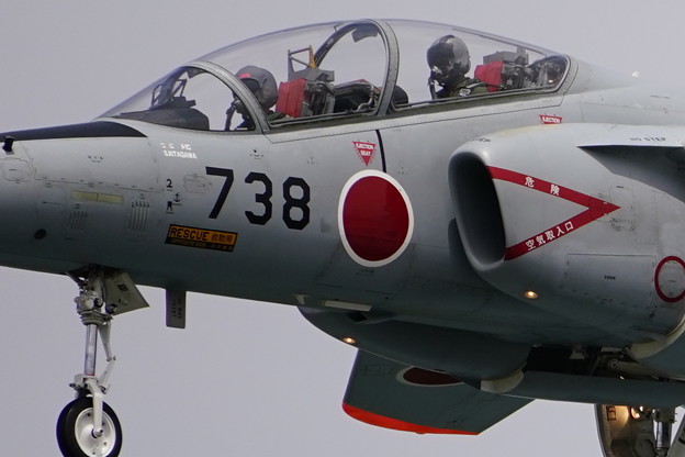 亜音速ジェット機　Kawasaki T-4